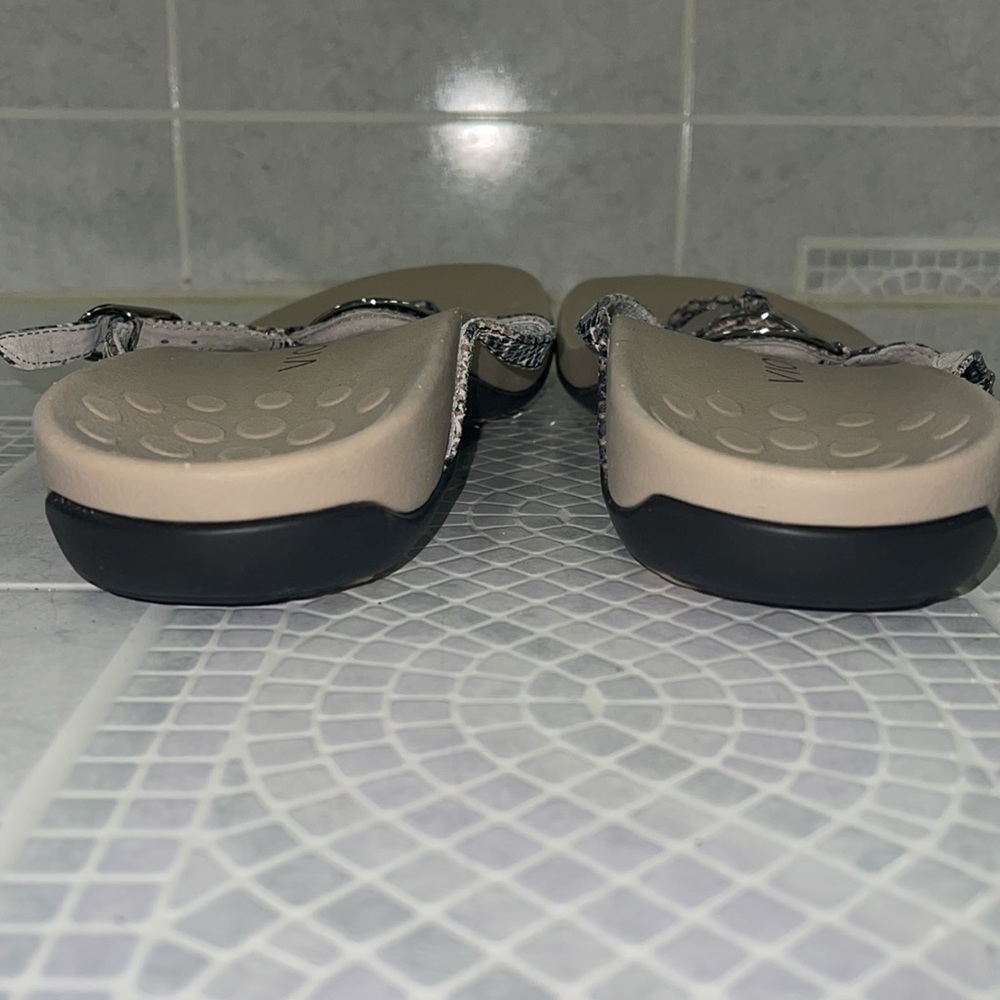 VIONIC - Picture 6 of 6